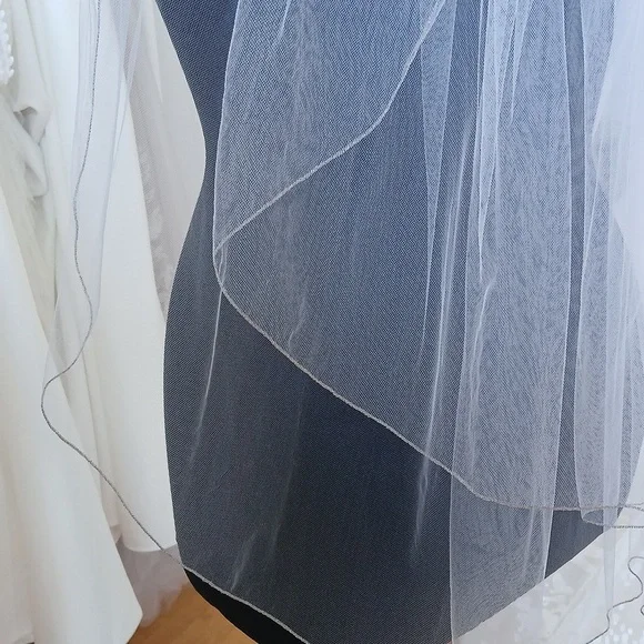 White 2 Layer Veil - Picture 3 of 3